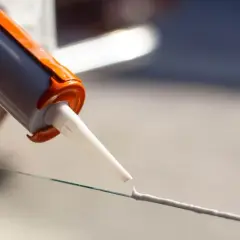 Ile kosztuje silikon? Sprawdź ceny i wybierz najlepszy produkt