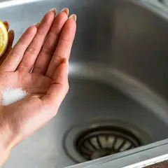 Skuteczne sposoby na to, czym wyczyścić zlew ze stali nierdzewnej