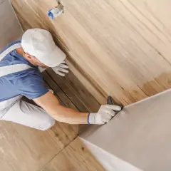 Jak usunąć tłuste plamy po silikonie? Skuteczne metody na trudne plamy