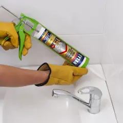Jaki silikon sanitarny wybrać, aby uniknąć pleśni i grzybów?
