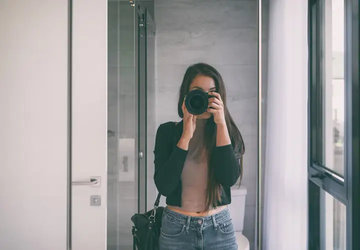 Jak zrobić zdjęcie w lustrze: 10 trików na idealne selfie